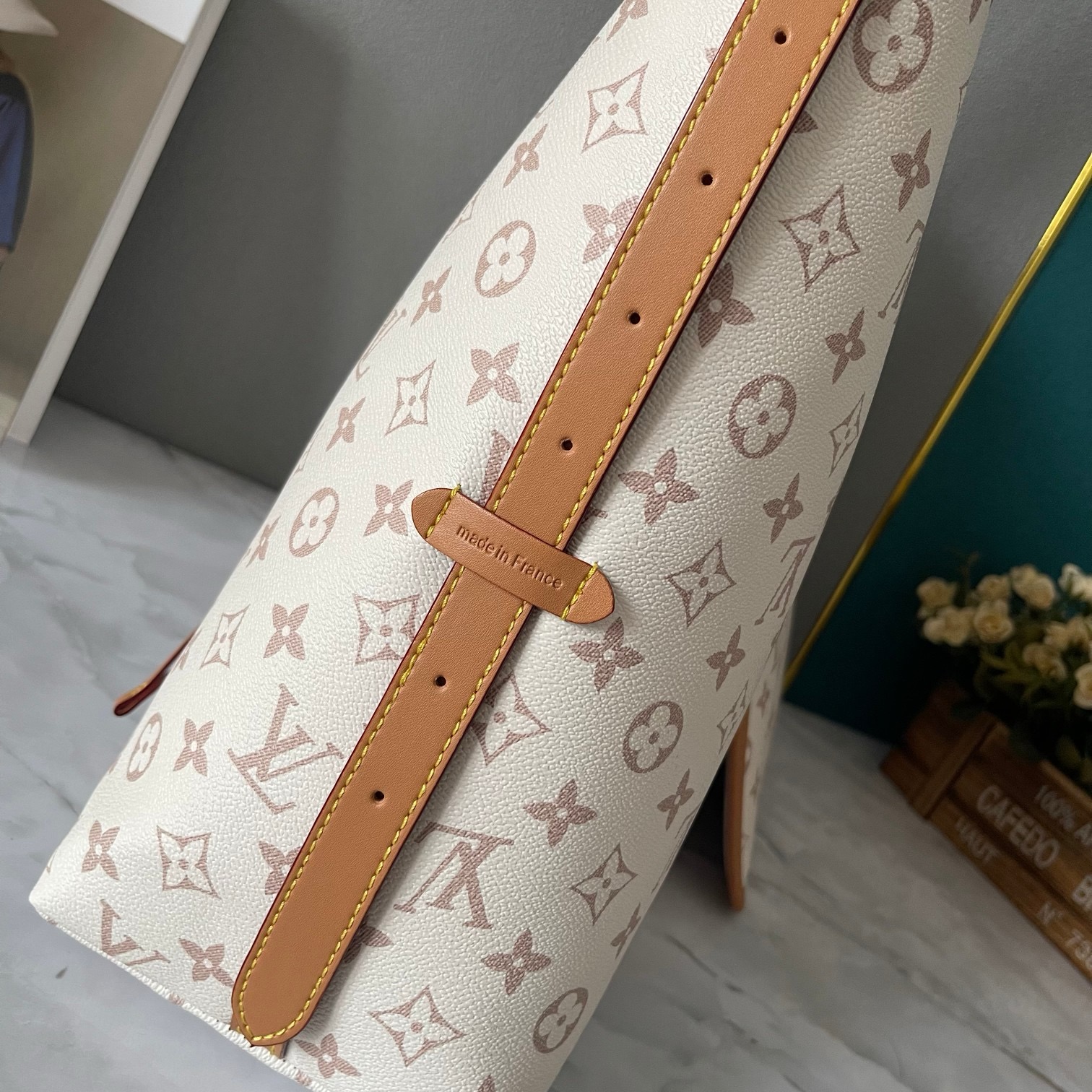 Louis vuitton CarryAll MM M46197 white