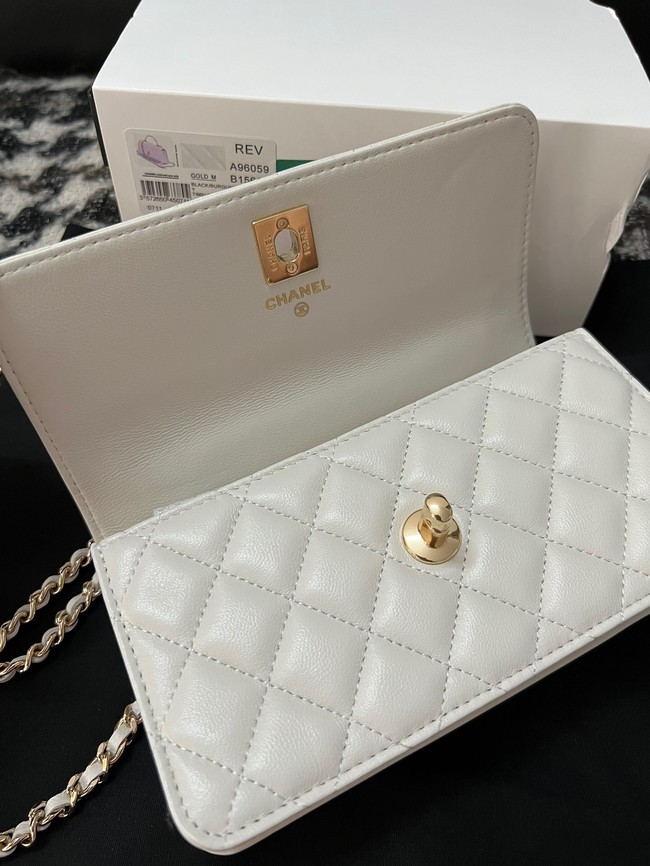 CHANEL CLUTCH WITH CHAIN AP3803 white