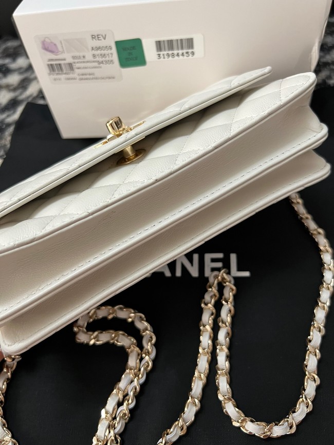 CHANEL CLUTCH WITH CHAIN AP3803 white