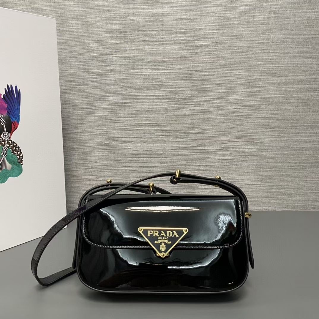 Prada Patent leather shoulder bag with flap 1BD339 black