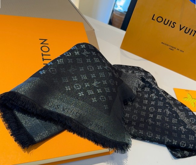 Louis Vuitton Monogram Classic Shawl M97743-1