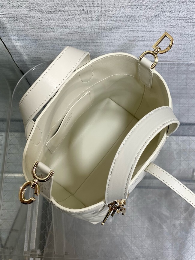 Small Dior Toujours Vertical Tote Bag Macrocannage Crinkled Calfskin M2835 white