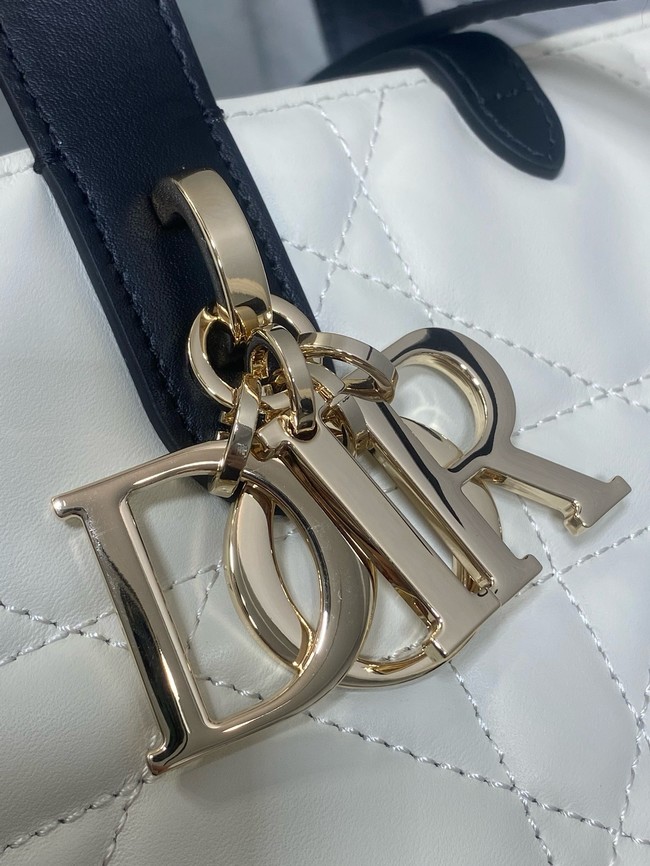 Small Dior Toujours Vertical Tote Bag Macrocannage Crinkled Calfskin M2835 white&black 