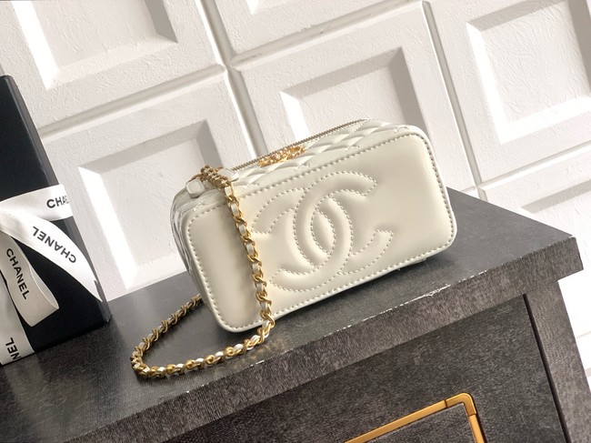 CHANEL 26C Vanity with Chain AP3940 white