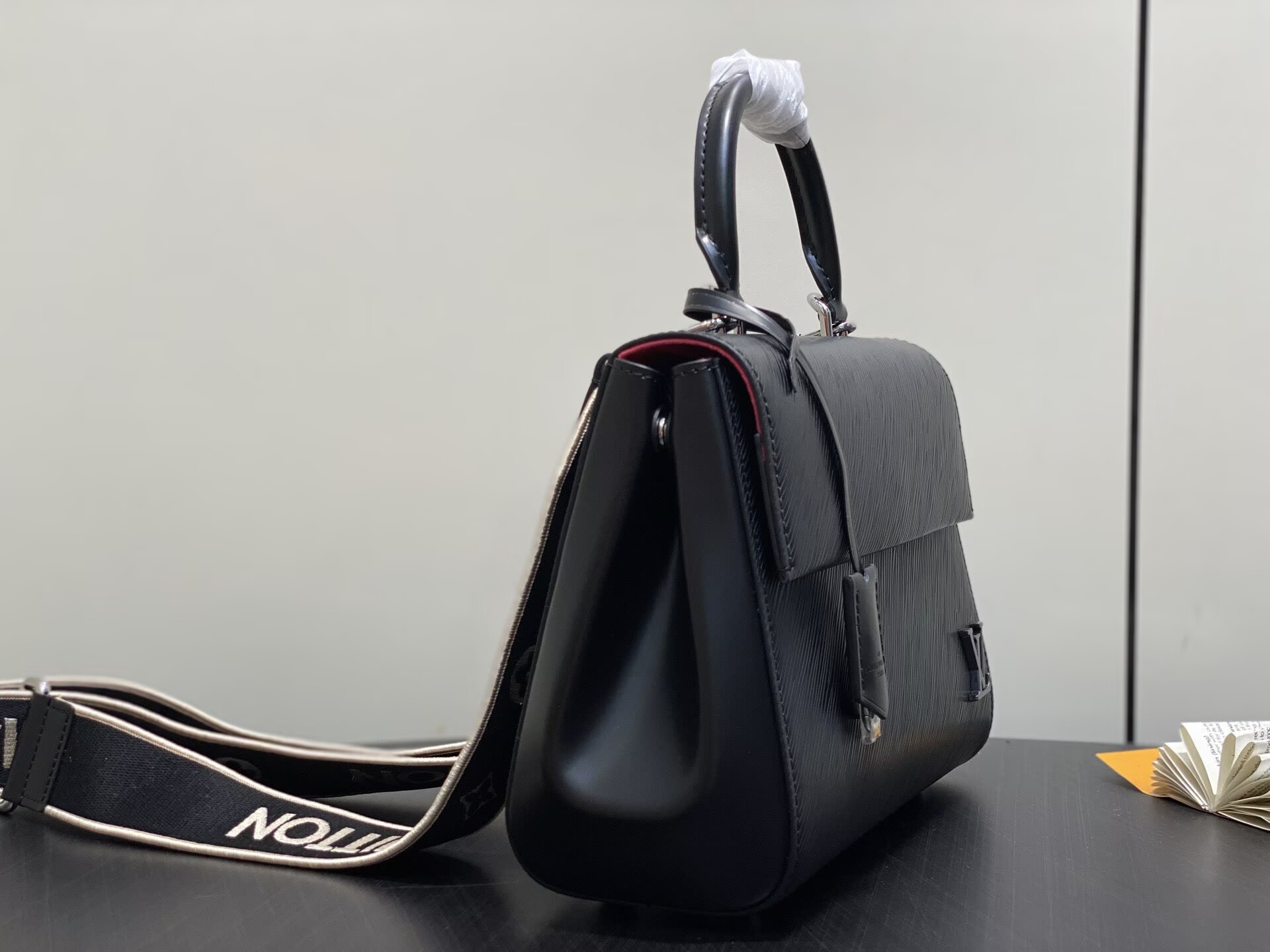 Louis Vuitton Cluny MM EPI Leather M58931 Black