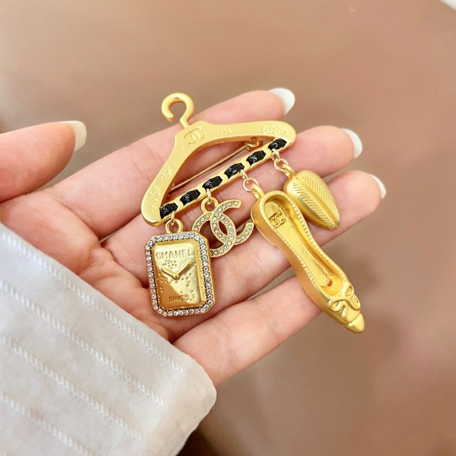 Chanel brooch CE81980