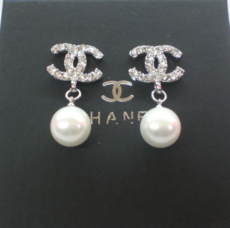 0 2010 Cheap Chanel CC Logo Silver pearl Earrings For Replica