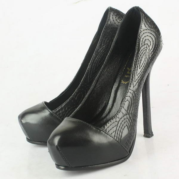 Yves Saint Laurent Stitching Pumps Black