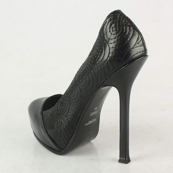 Yves Saint Laurent Stitching Pumps Black