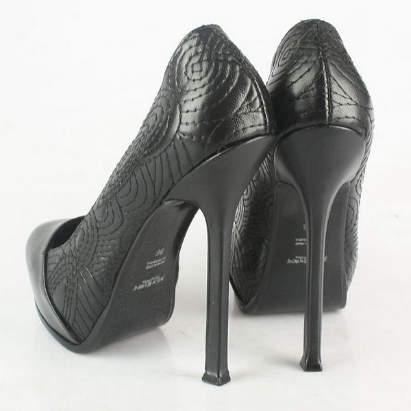 Yves Saint Laurent Stitching Pumps Black