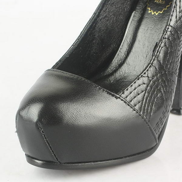 Yves Saint Laurent Stitching Pumps Black