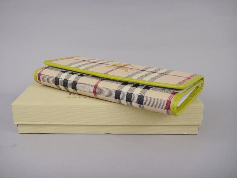 Burberry Grande Haymarket check Wallet 004